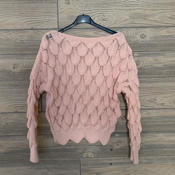 LAST 3✨Rose Scallop Knit Cropped Sweater - Picture 3 of 4